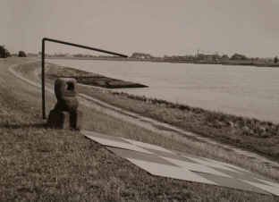 Land Art Installation zum Schach am Ufer der Elbe von Elke Rehder